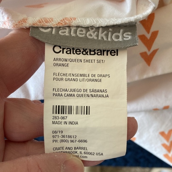 Crate and Kids Set of Standard Pillow Cases Organic Cotton White‎ Orange Arrows - Picture 5 of 6